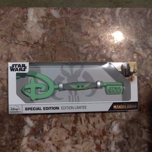 The Mandalorian key and pin